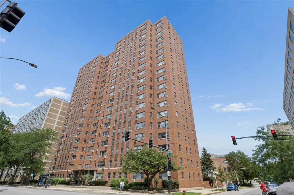 2909 North Sheridan Road Chicago IL 60657