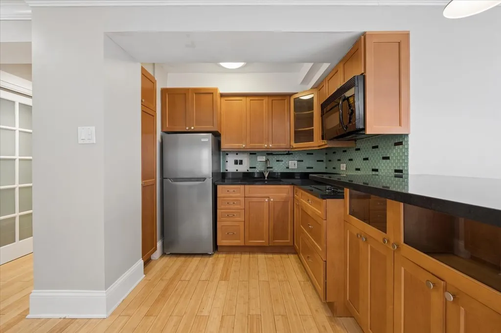 2909 North Sheridan Road Chicago IL 60657