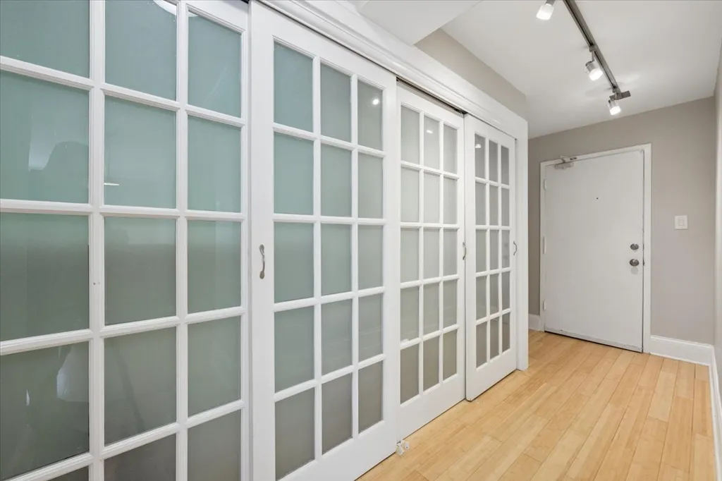 2909 North Sheridan Road Chicago IL 60657