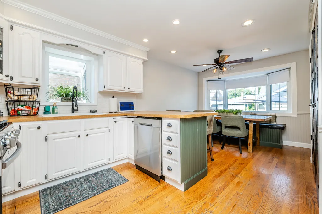 11342 South Drake Avenue Chicago IL 60655