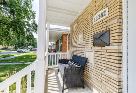 11342 South Drake Avenue Chicago IL 60655