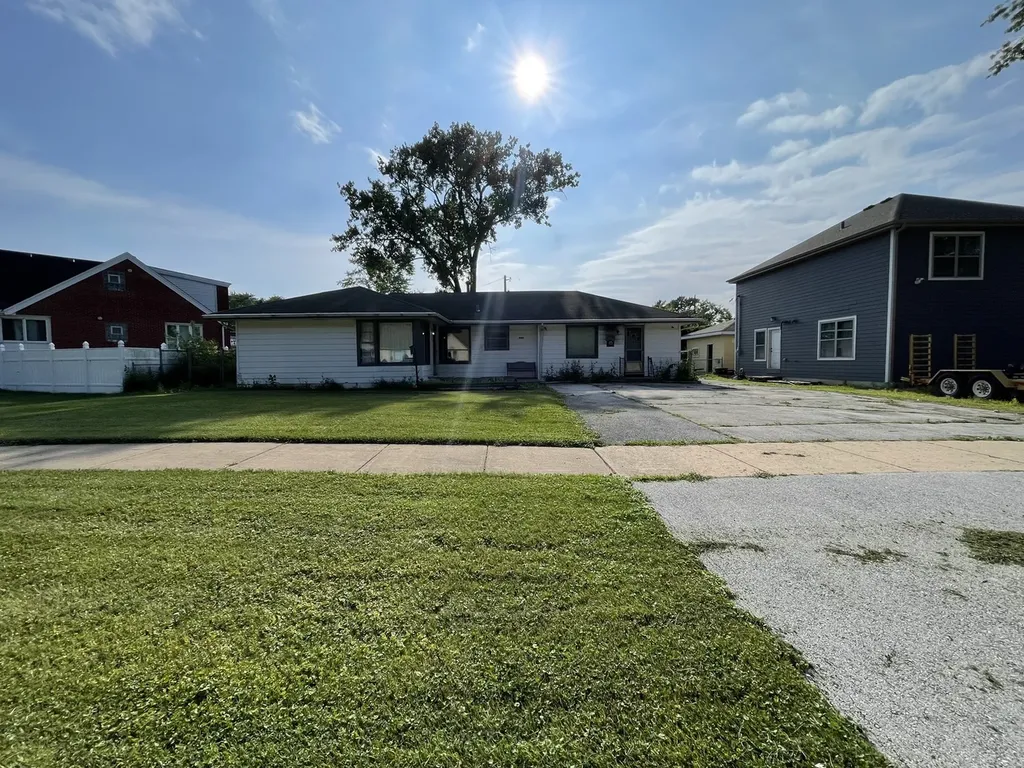 8212 Mulligan Avenue Burbank IL 60459