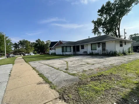 8212 Mulligan Avenue Burbank IL 60459