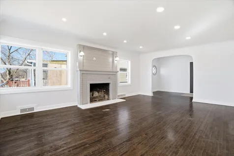 297 East Lakeview Avenue Round Lake Beach IL 60073
