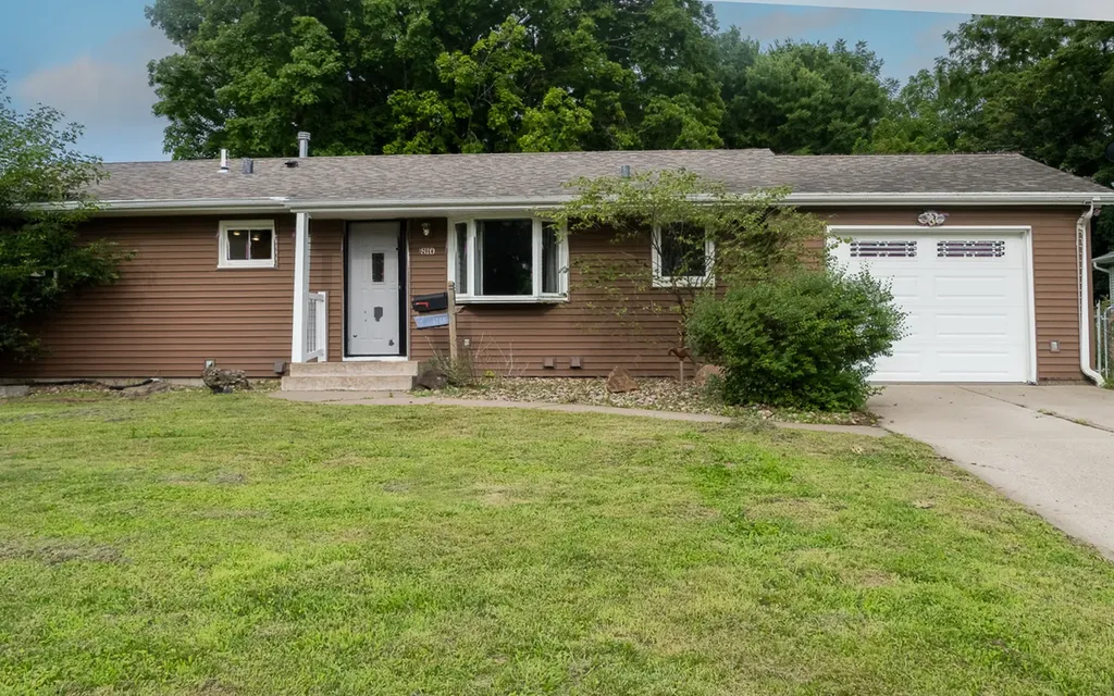 810 42ND Street Moline IL 61265