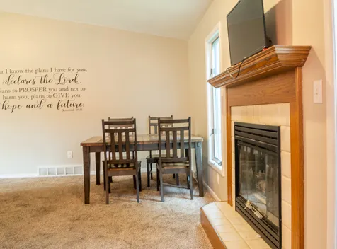 810 42ND Street Moline IL 61265