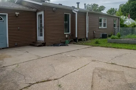 810 42ND Street Moline IL 61265