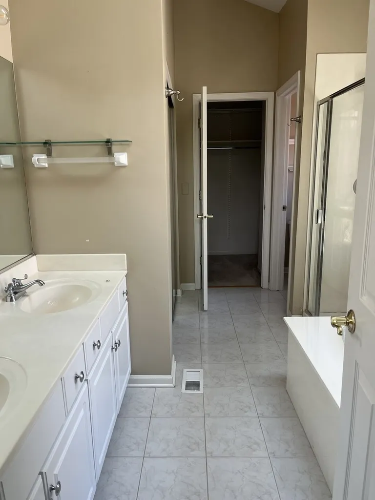 1617 Astor Avenue Oakbrook Terrace IL 60181