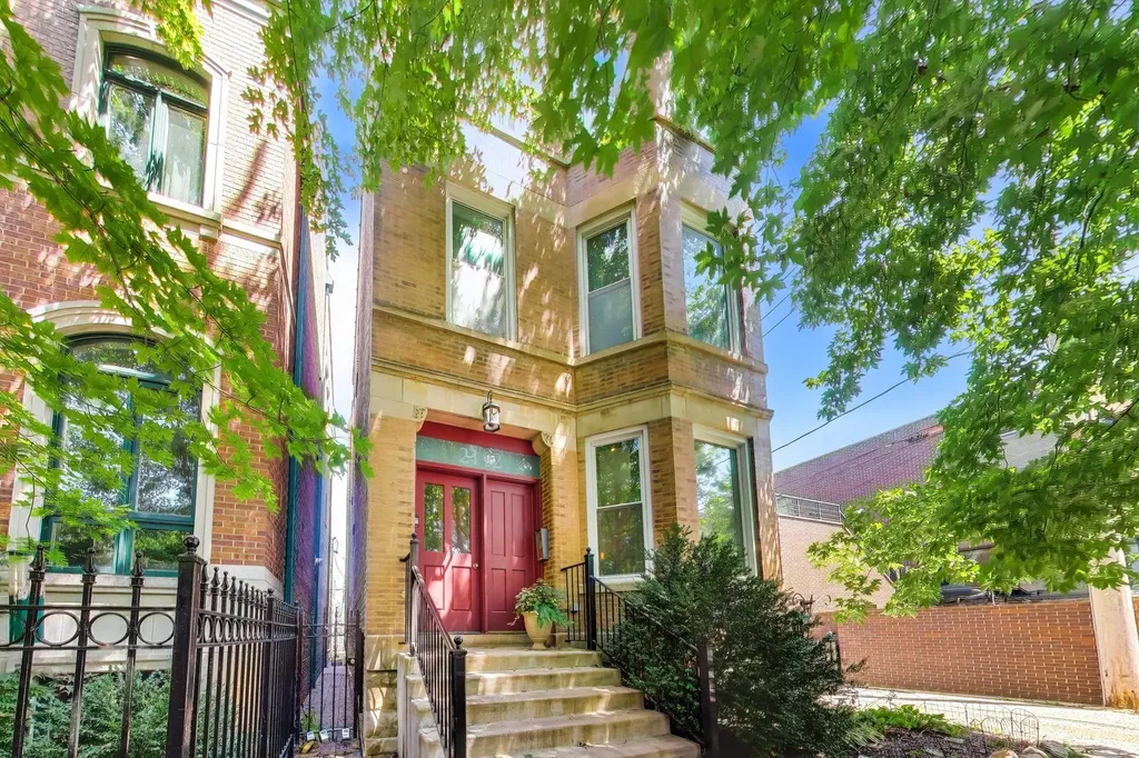2112 West Cortland Street Chicago IL 60647
