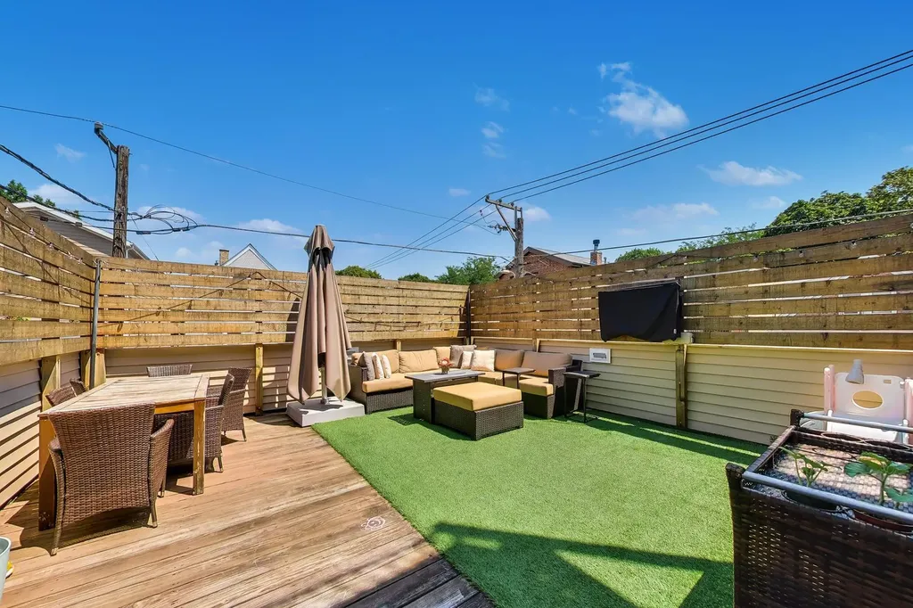 2112 West Cortland Street Chicago IL 60647