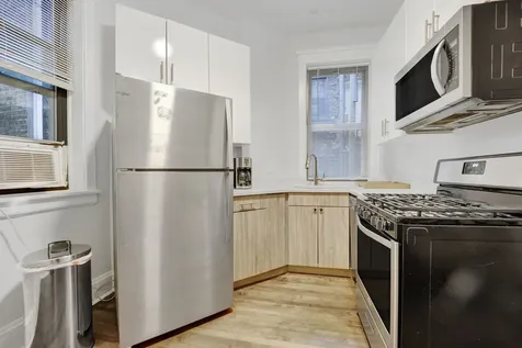 1004 West Dakin Street Chicago IL 60613