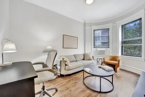 1004 West Dakin Street Chicago IL 60613