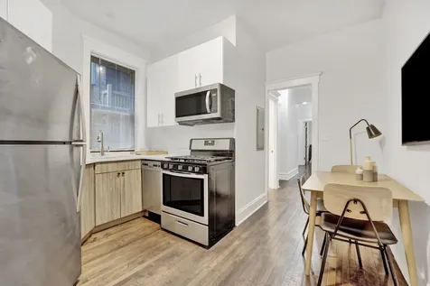 1004 West Dakin Street Chicago IL 60613
