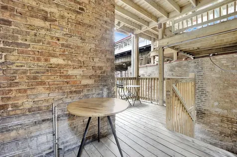 1004 West Dakin Street Chicago IL 60613