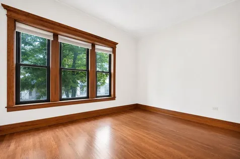 1004 West Dakin Street Chicago IL 60613
