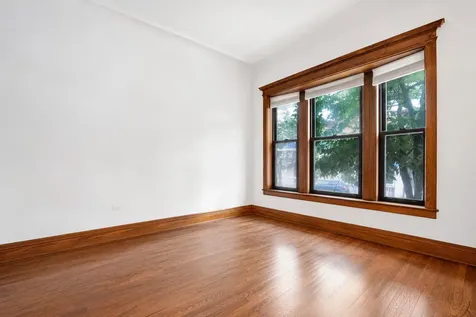 1004 West Dakin Street Chicago IL 60613