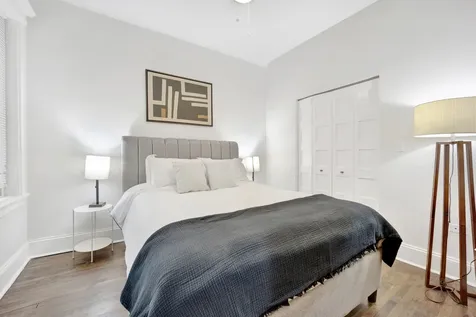 1004 West Dakin Street Chicago IL 60613