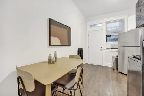 1004 West Dakin Street Chicago IL 60613