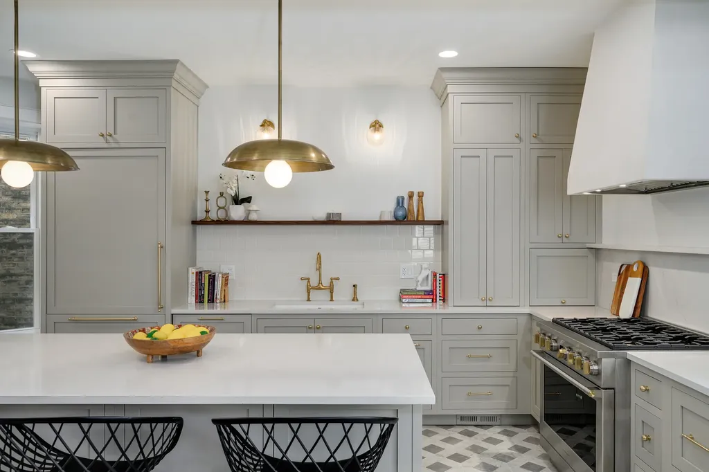 1907 West Berwyn Avenue Chicago IL 60640