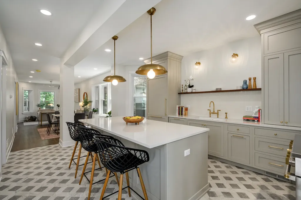 1907 West Berwyn Avenue Chicago IL 60640