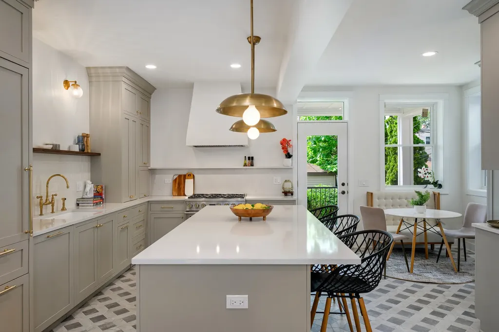 1907 West Berwyn Avenue Chicago IL 60640