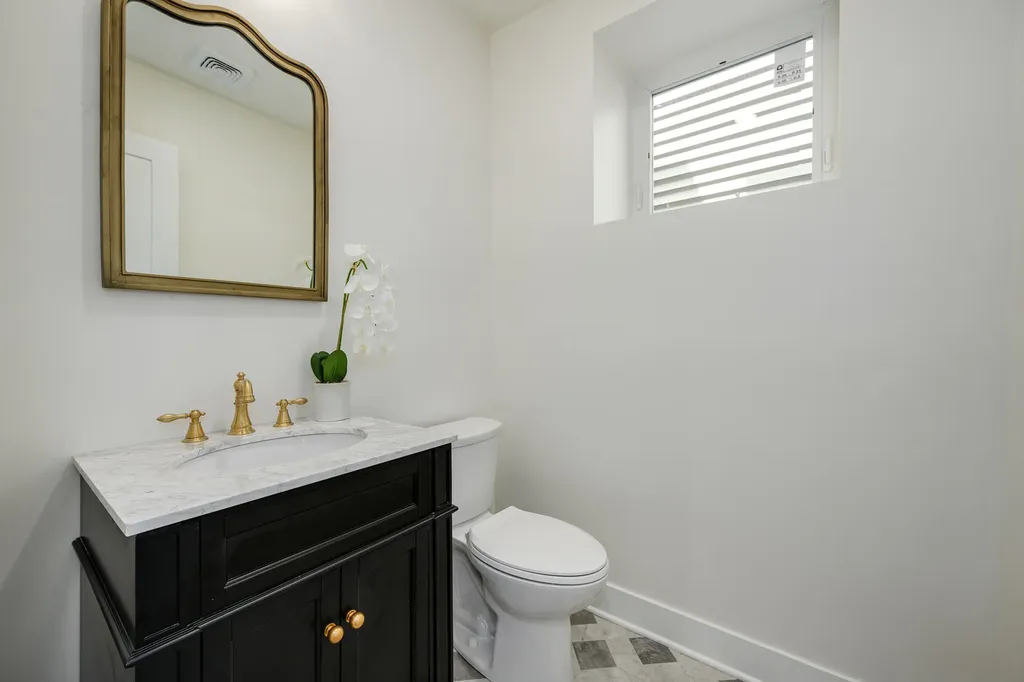 1907 West Berwyn Avenue Chicago IL 60640