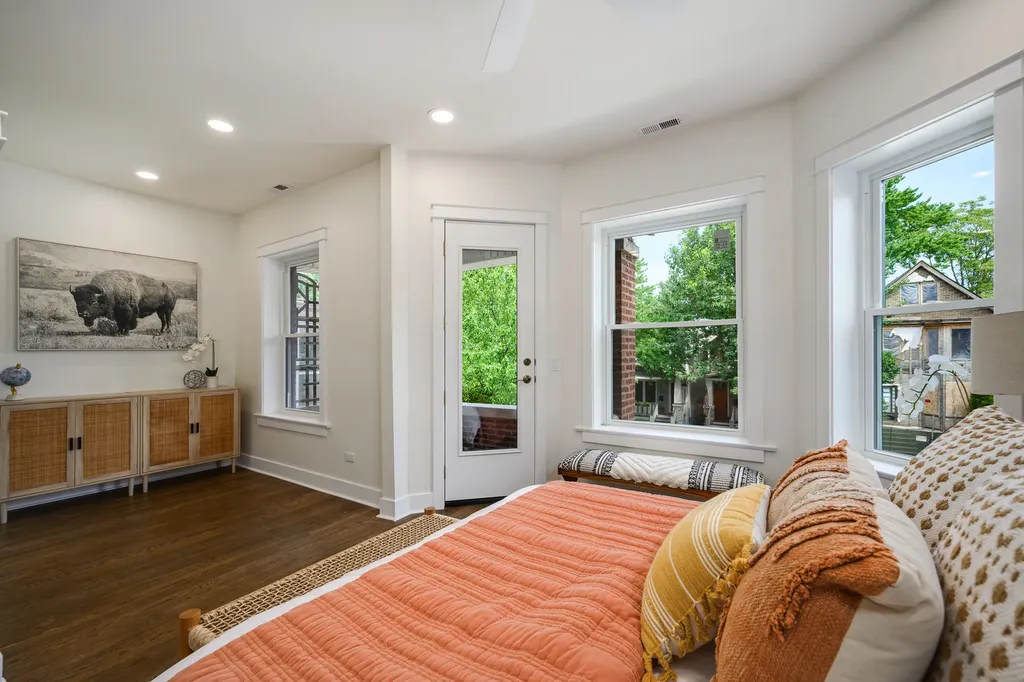 1907 West Berwyn Avenue Chicago IL 60640