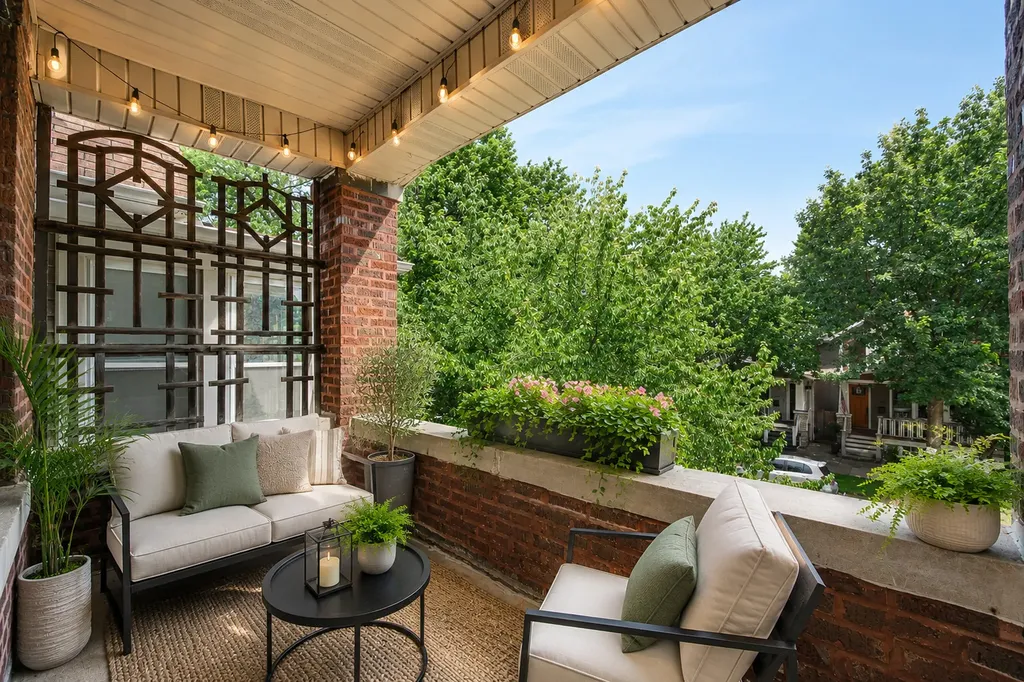 1907 West Berwyn Avenue Chicago IL 60640