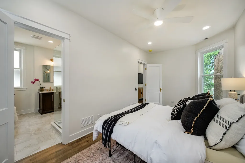 1907 West Berwyn Avenue Chicago IL 60640