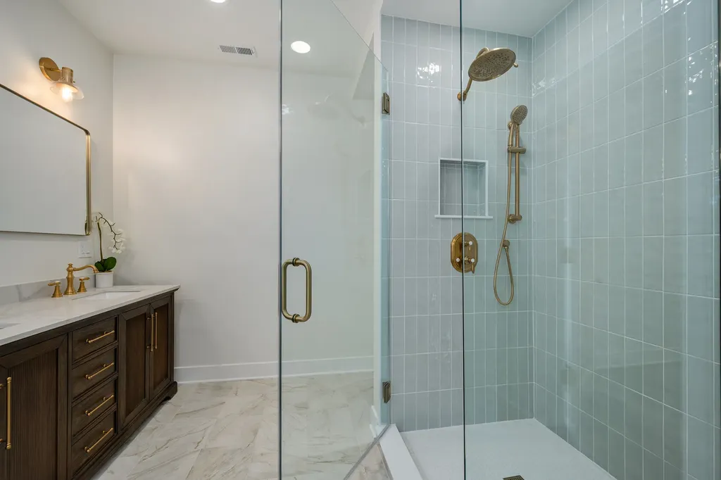 1907 West Berwyn Avenue Chicago IL 60640