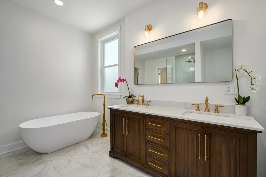 1907 West Berwyn Avenue Chicago IL 60640