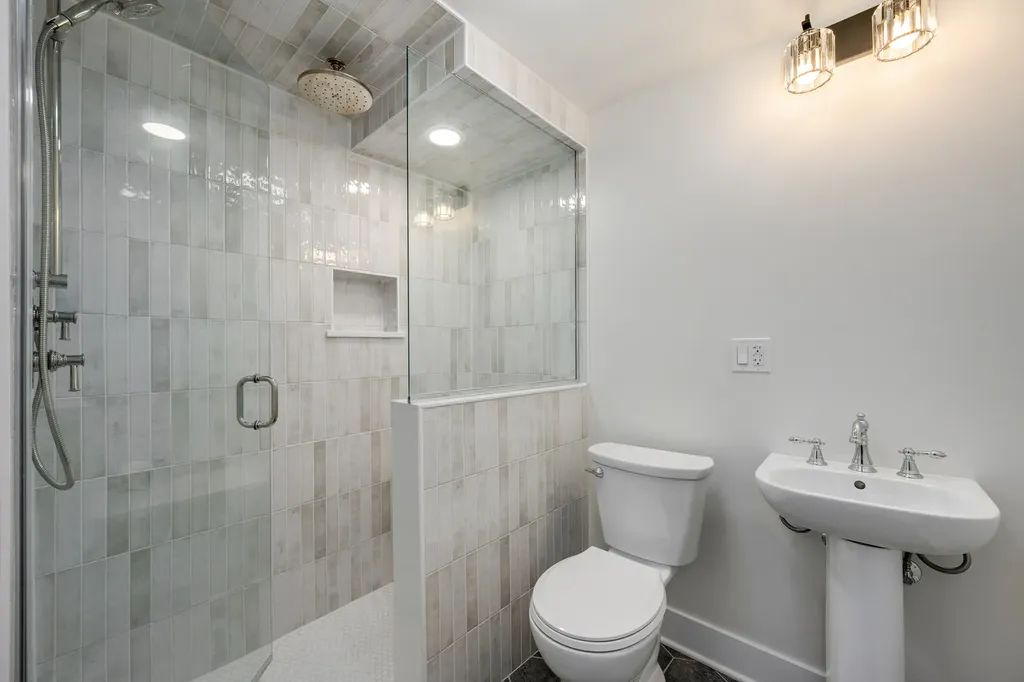 1907 West Berwyn Avenue Chicago IL 60640