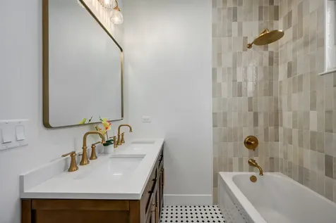 1907 West Berwyn Avenue Chicago IL 60640