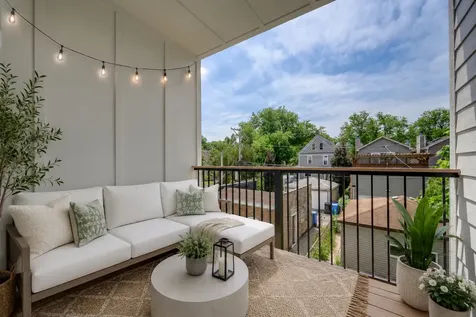 1907 West Berwyn Avenue Chicago IL 60640