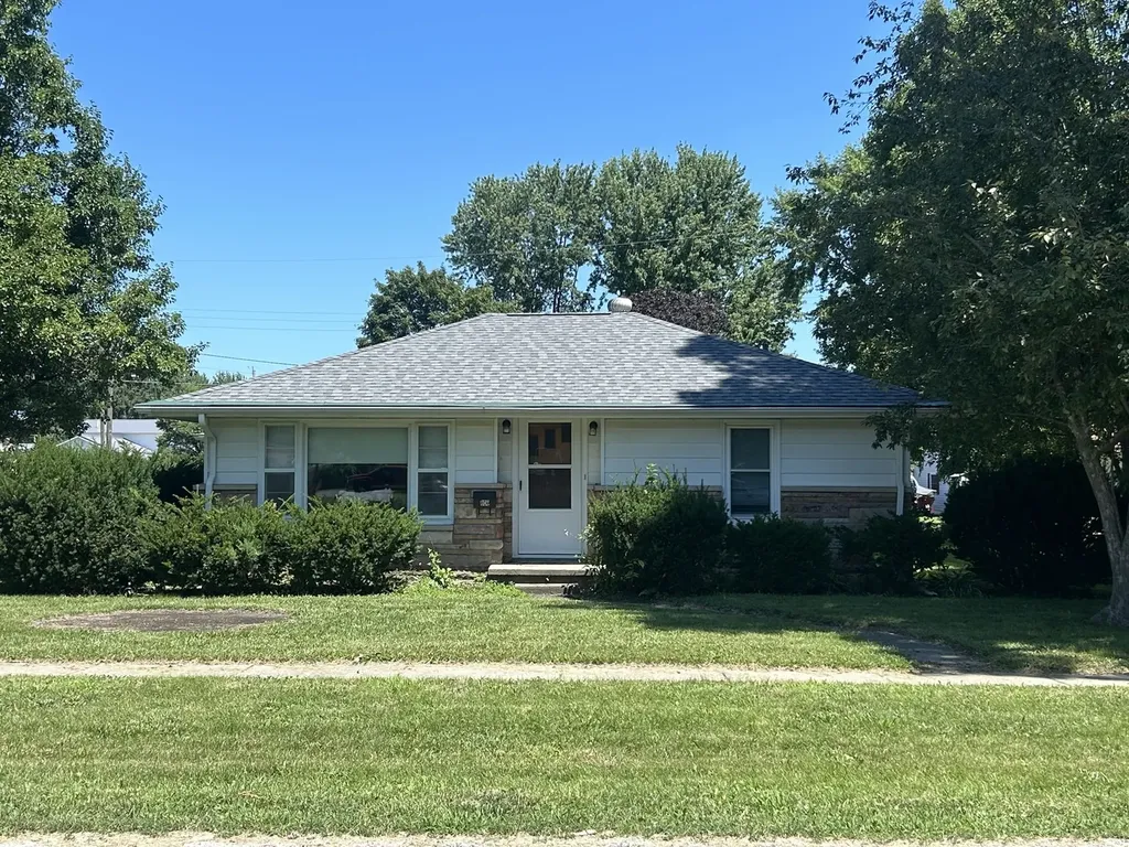 806 East Park Street Arthur IL 61911