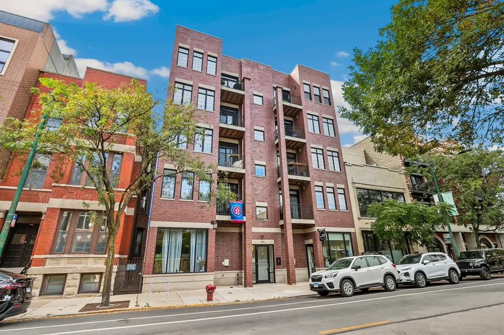 2936 North Lincoln Avenue Chicago IL 60657
