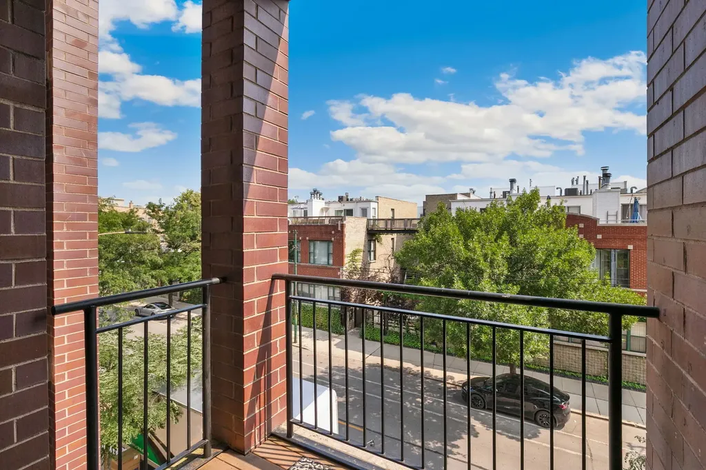 2936 North Lincoln Avenue Chicago IL 60657