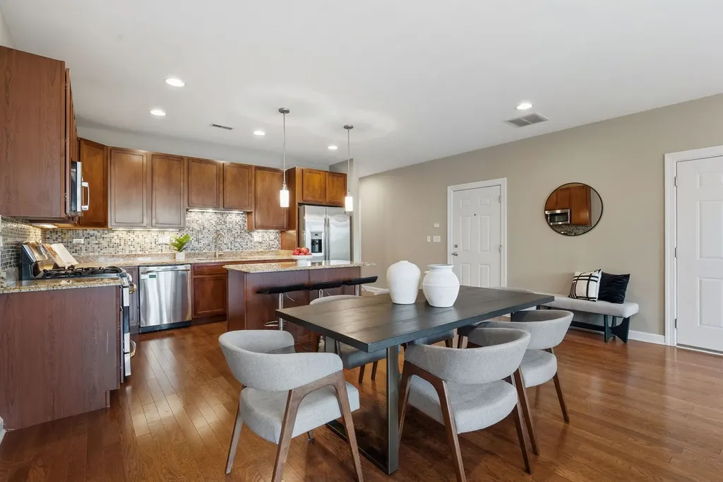 2936 North Lincoln Avenue Chicago IL 60657