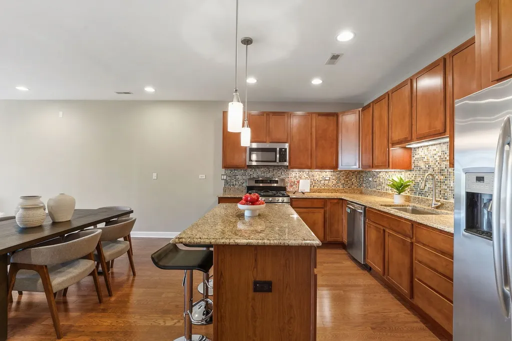 2936 North Lincoln Avenue Chicago IL 60657