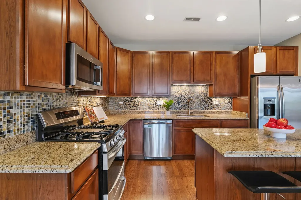 2936 North Lincoln Avenue Chicago IL 60657