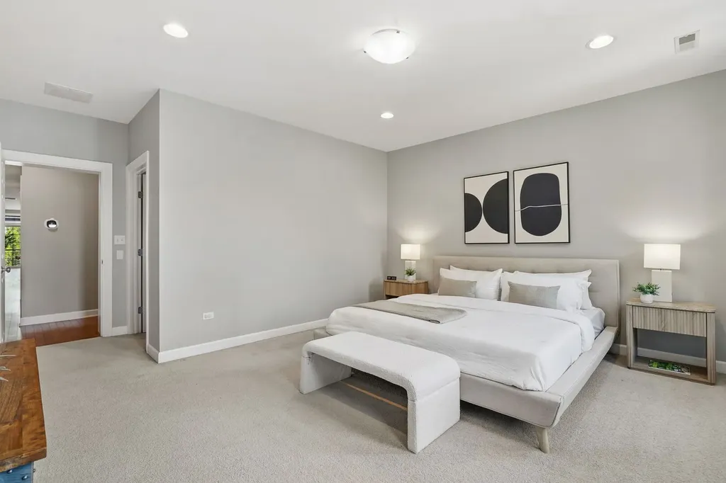 2936 North Lincoln Avenue Chicago IL 60657