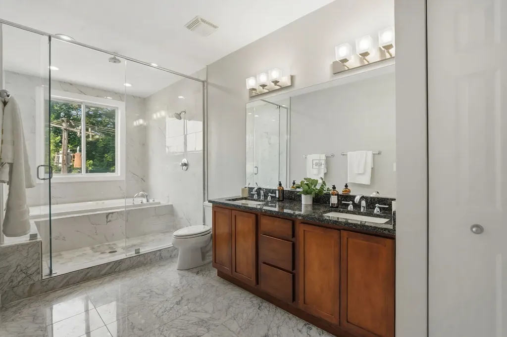 2936 North Lincoln Avenue Chicago IL 60657