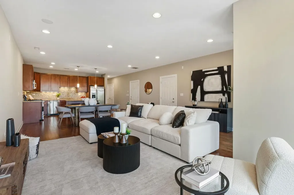 2936 North Lincoln Avenue Chicago IL 60657