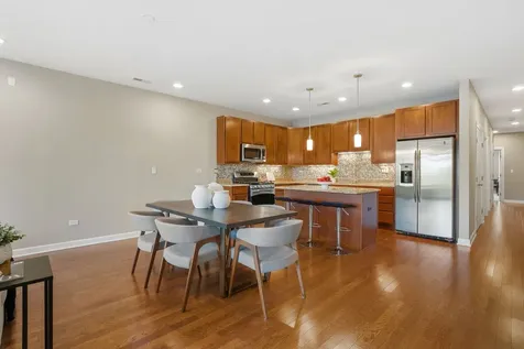 2936 North Lincoln Avenue Chicago IL 60657