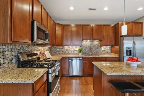 2936 North Lincoln Avenue Chicago IL 60657