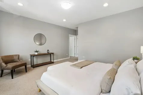 2936 North Lincoln Avenue Chicago IL 60657