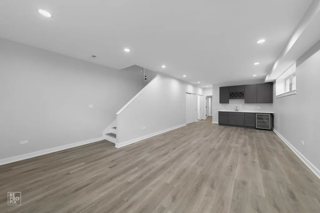 4241 West Walton Street Chicago IL 60651