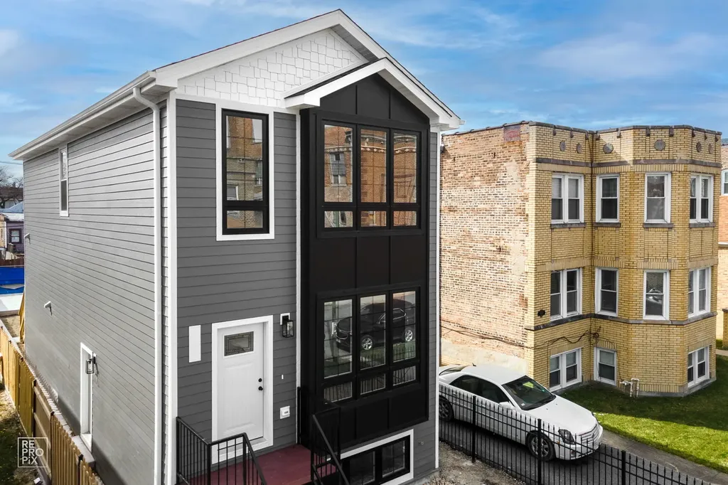 4241 West Walton Street Chicago IL 60651