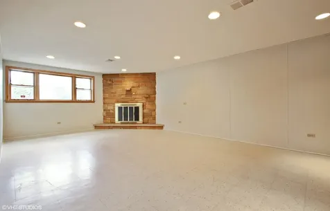8732 West North Terrace Niles IL 60714