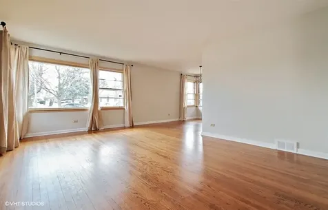 8732 West North Terrace Niles IL 60714